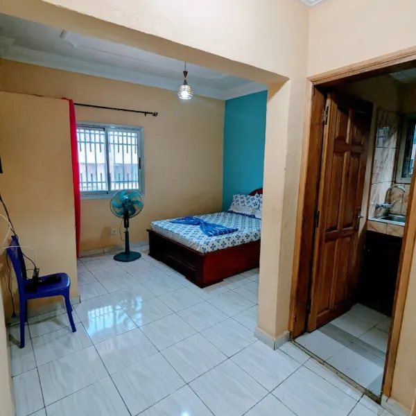 Chambre moderne à louer à Nkolfoulou