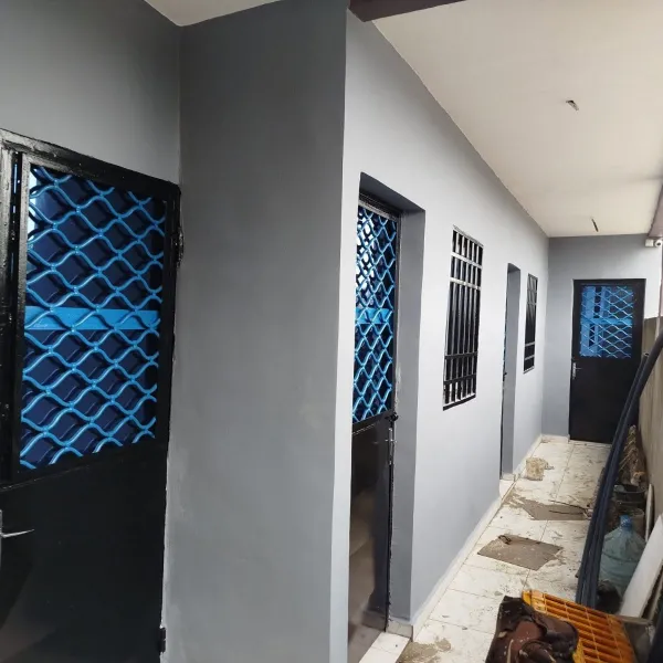 Chambres modernes à louer à Nyalla Entrée École – Nkilimanjaro Antenne Orange