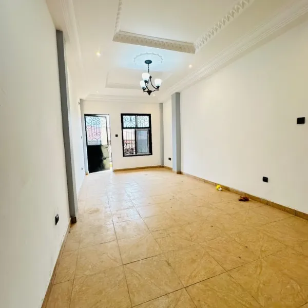 Studio moderne neuf à louer à Mvan