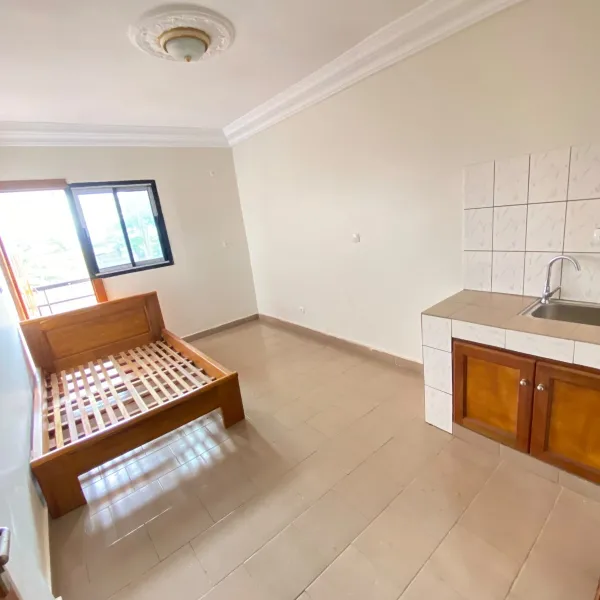 Chambres modernes avec coin cuisine à louer à Nkolbisson