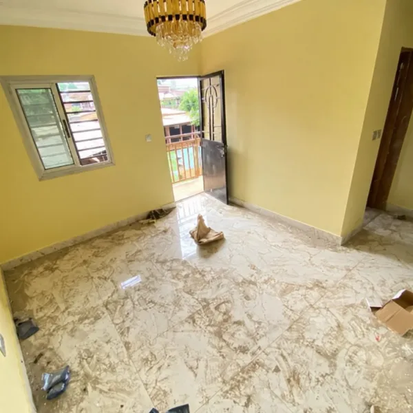 Studios modernes neufs à louer à Etoug-Ebé