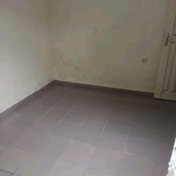 Chambre moderne 3 pièces à louer à Omnisports