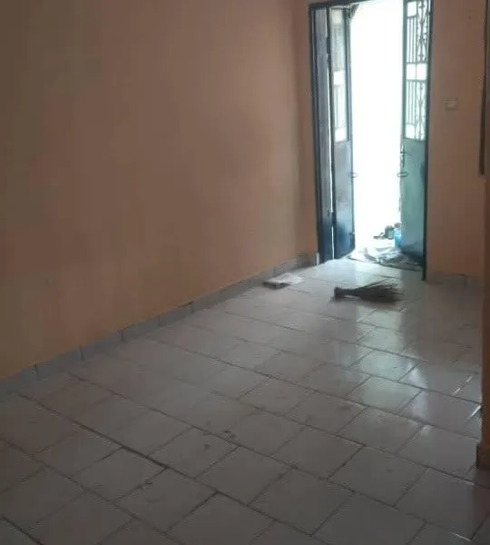 Studio moderne à louer à Mimboman