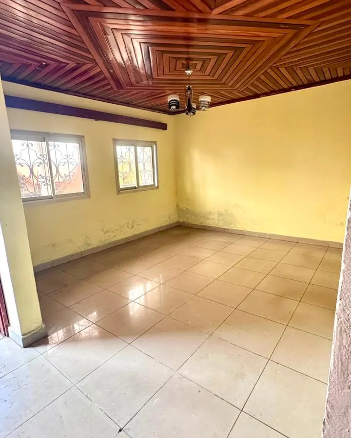 Appartement à louer à Efoulab