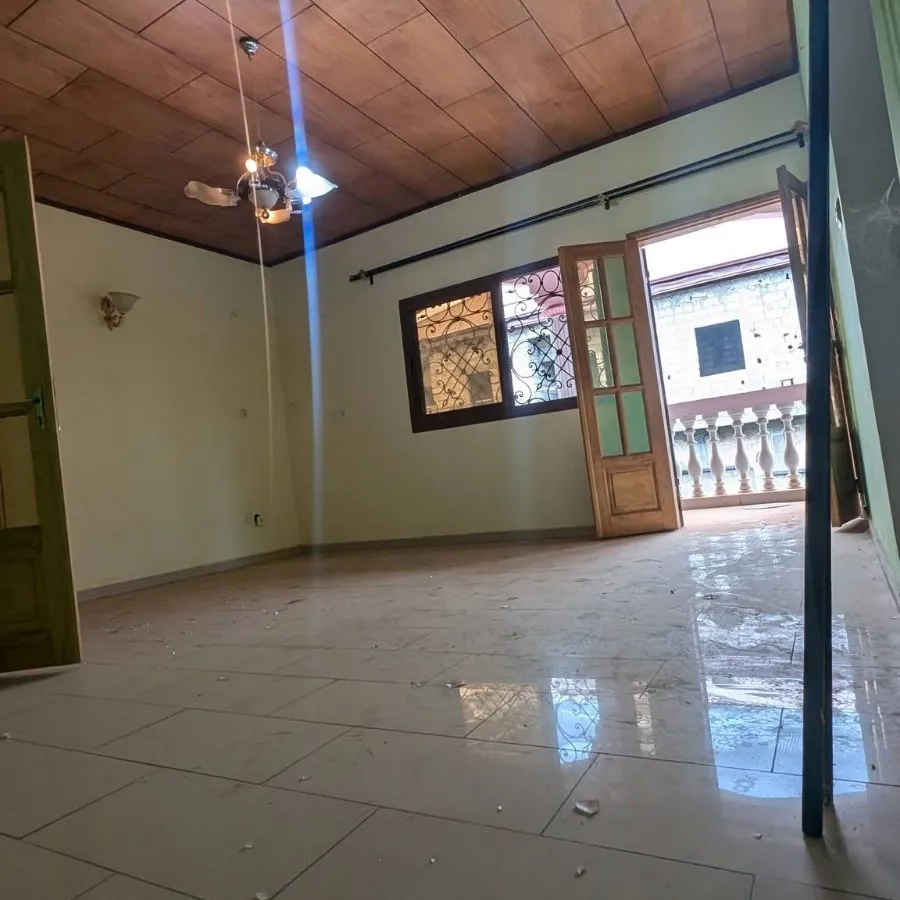 Vaste studio moderne à louer à Odza Blondo