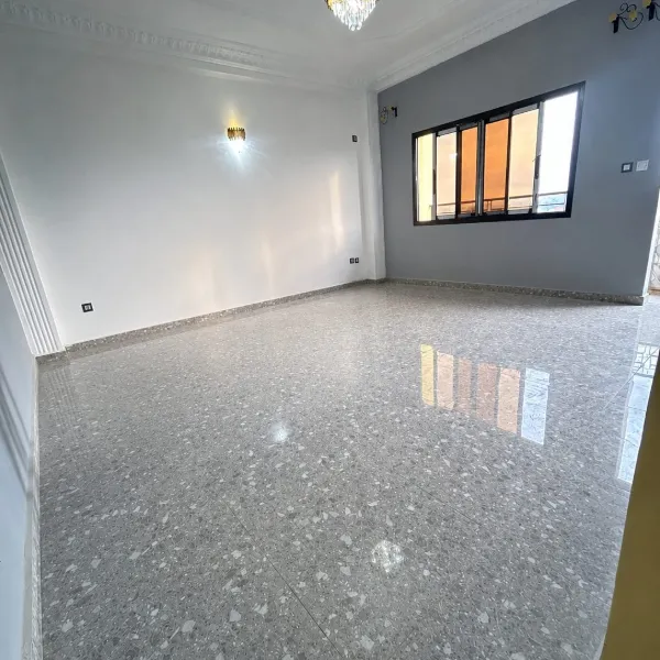 Studio moderne à louer à Nkozoa