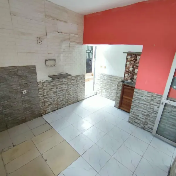 Plusieurs chambres modernes à louer au quartier Fouda