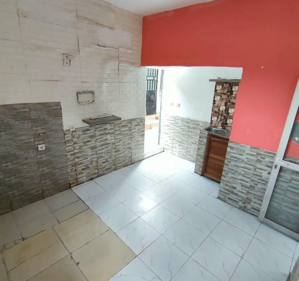 Plusieurs chambres modernes à louer au quartier Fouda