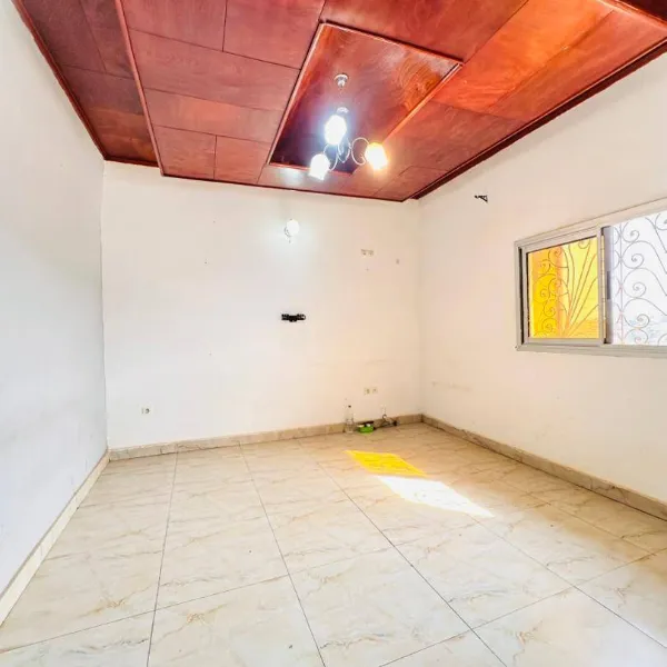 Studio moderne à louer à Obobogo