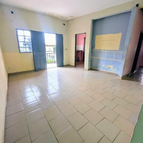 Appartement 2 chambres à louer à Total Ngousso