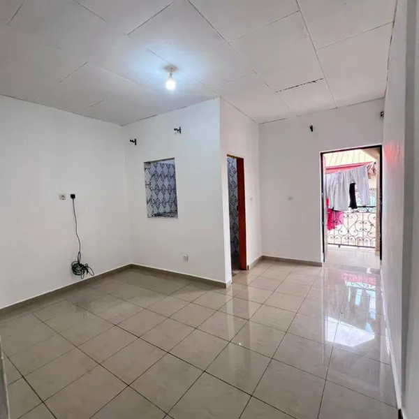 Studio moderne à louer à Emana
