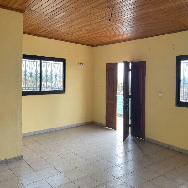 Bel appartement 3 chambres à louer près du carrefour TKC