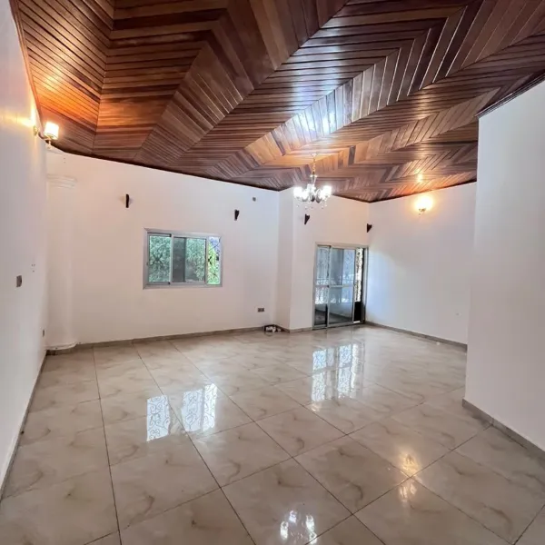 Appartement 4 chambres à louer à Messassi