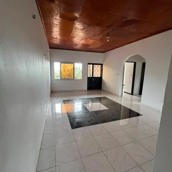 Appartement 2 chambres à louer à Étoug Ebe