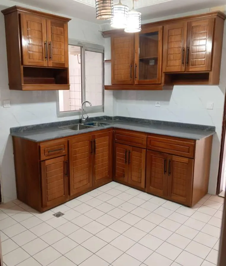 Appartement moderne 2 chambres à louer à Bastos