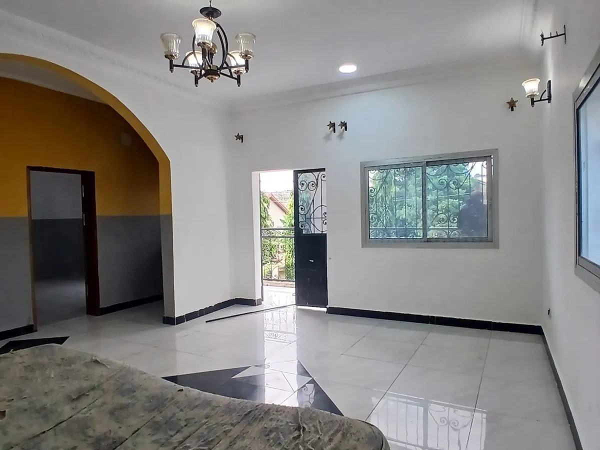 Magnifique appartement à louer avec forage parking à Simbock Etokoss