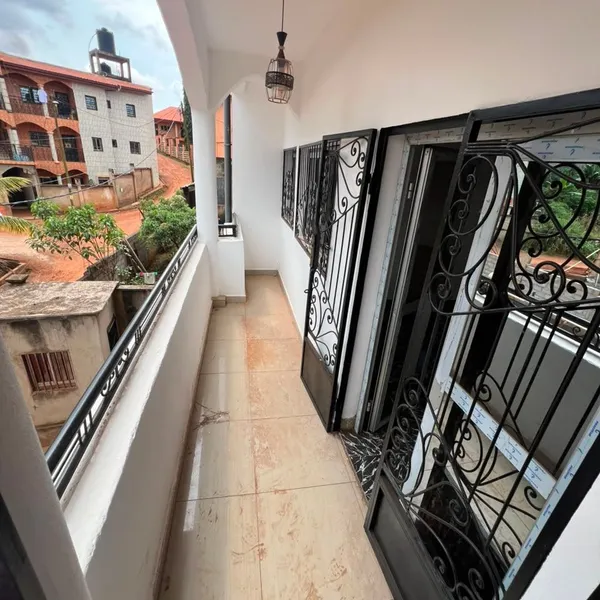 Appartement 2 chambres à louer à Nkolfoulou