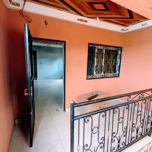 Studio moderne à louer à Nkolfoulou