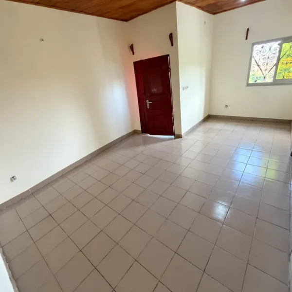 Studio moderne à louer à Simbock Dépôt de bois