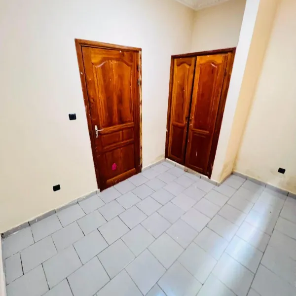 Appartement moderne 2 chambres à louer à Nkozoa