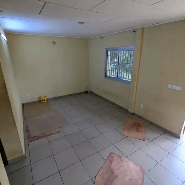 Appartement 2 chambres avec balcon à louer à Mimboman Baaba