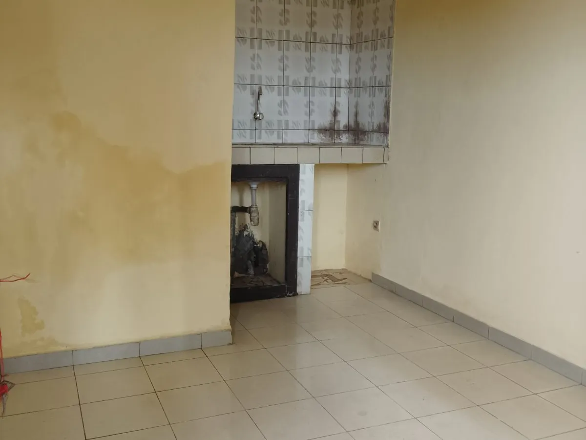 Chambre moderne à louer à Antenne Kotto