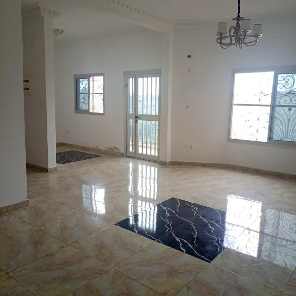 Mini duplex 2 salons 2 chambres à louer à Odza Messamedongo