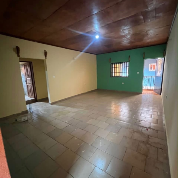 Appartement 2 chambres à louer à Mendong