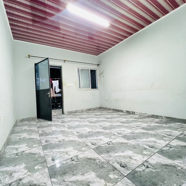 Studio avec balcon à louer à Logbessou