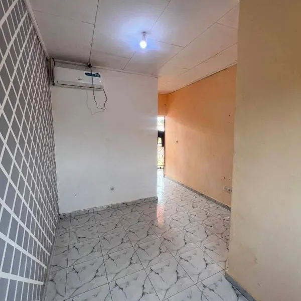 Chambre moderne à louer à Etoug-Ebe