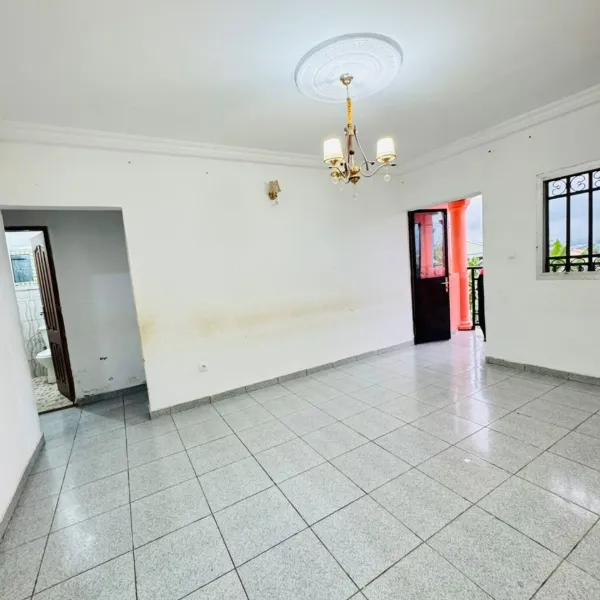 Appartement 2 chambres à louer à Simbock Mbalgong