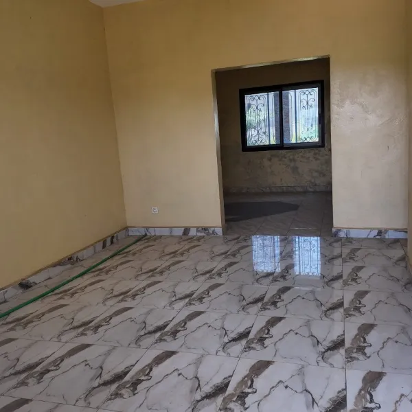Appartement 3 chambres à louer à Odza Minkan