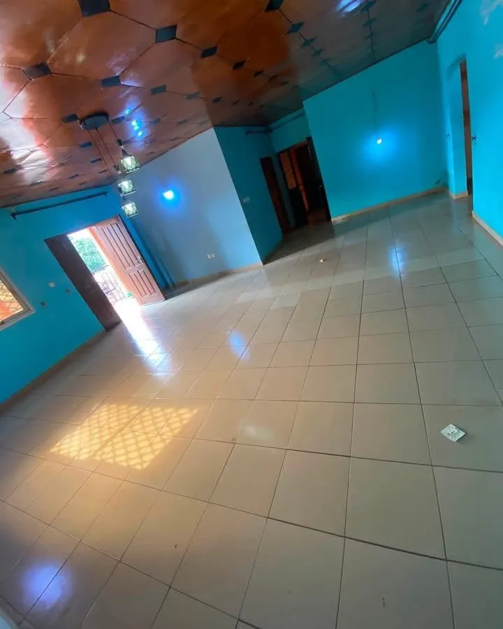 Appartement 2 chambres à louer à Nkolmesseng