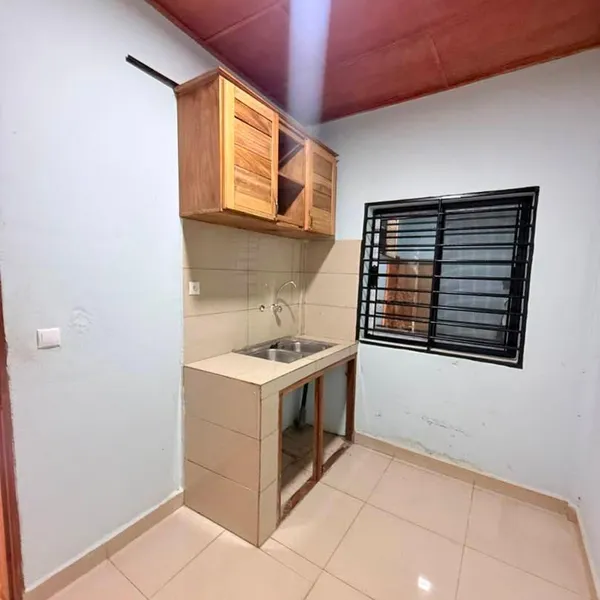 Studio moderne à louer à Nkolfoulou