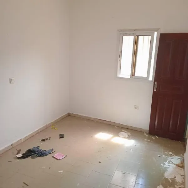 Grande chambre moderne à louer à Maetur Biteng