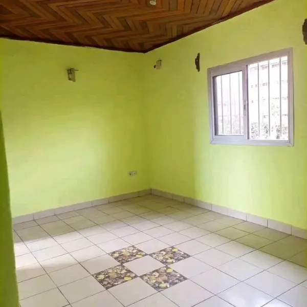 Appartement 2 chambres à louer à Nkolmesseng
