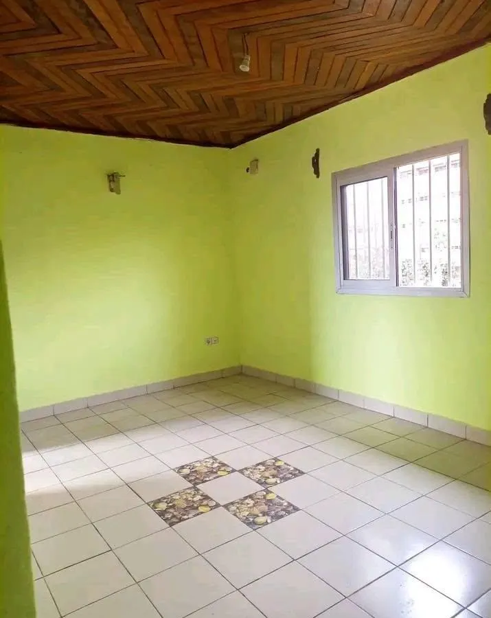 Appartement 2 chambres à louer à Nkolmesseng