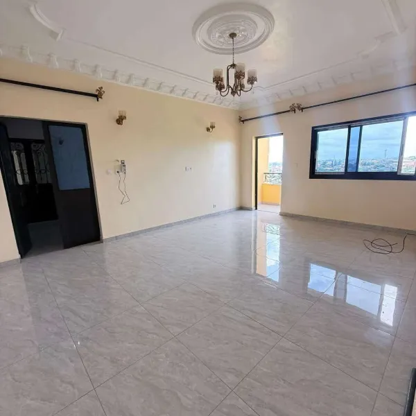 Appartement 2 chambres à louer à Ngousso