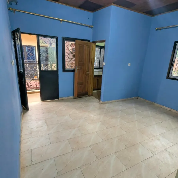 Studio moderne à louer à Etoudi