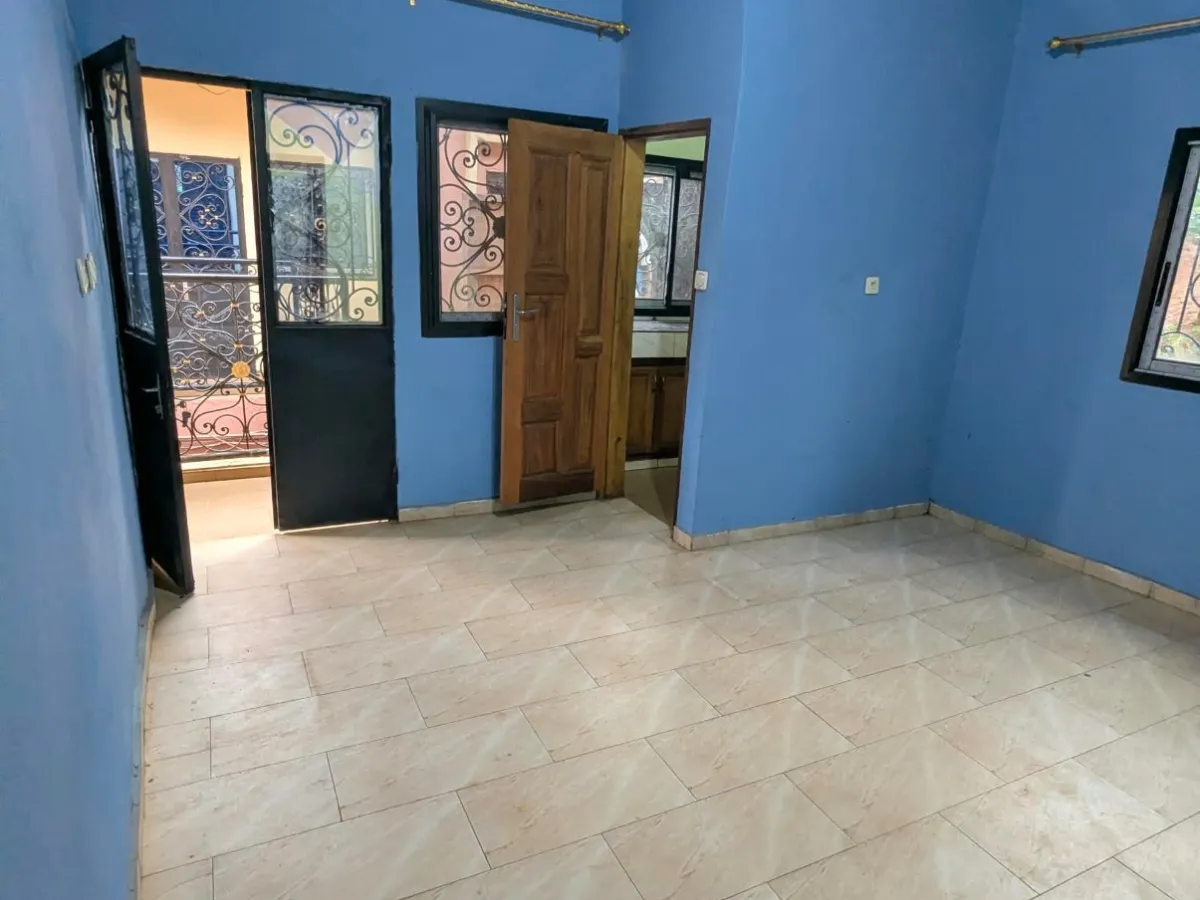 Studio moderne à louer à Etoudi