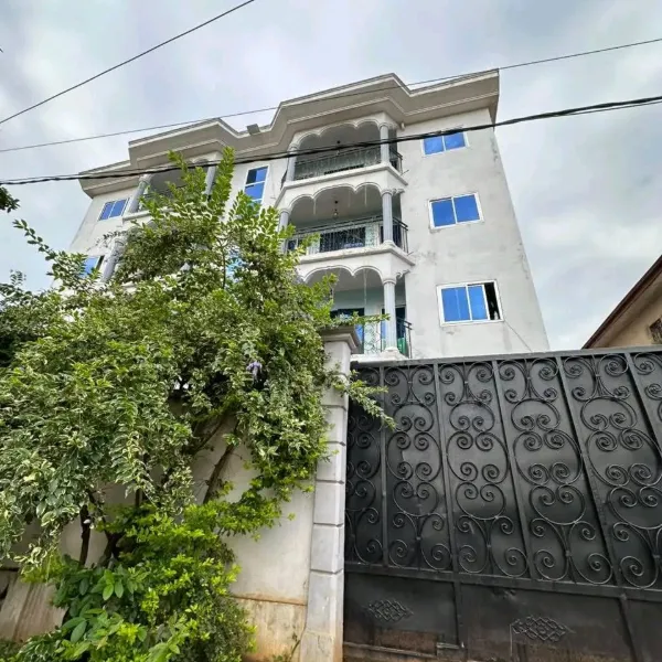 Appartement 3 chambres à louer à Nkolmesseng