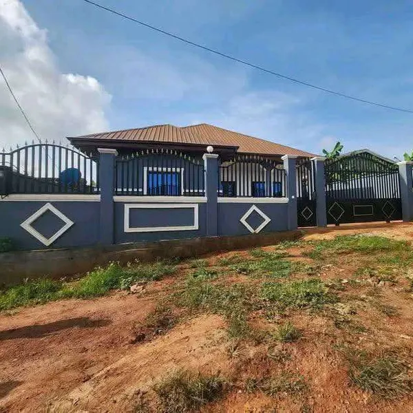 Villa titrée à vendre à Nkolfoulou