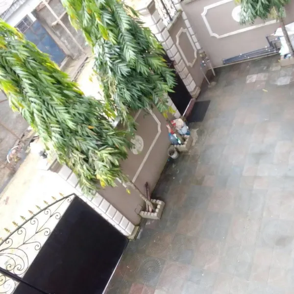 Très vaste studio moderne haut standing à louer à Ndogbassi