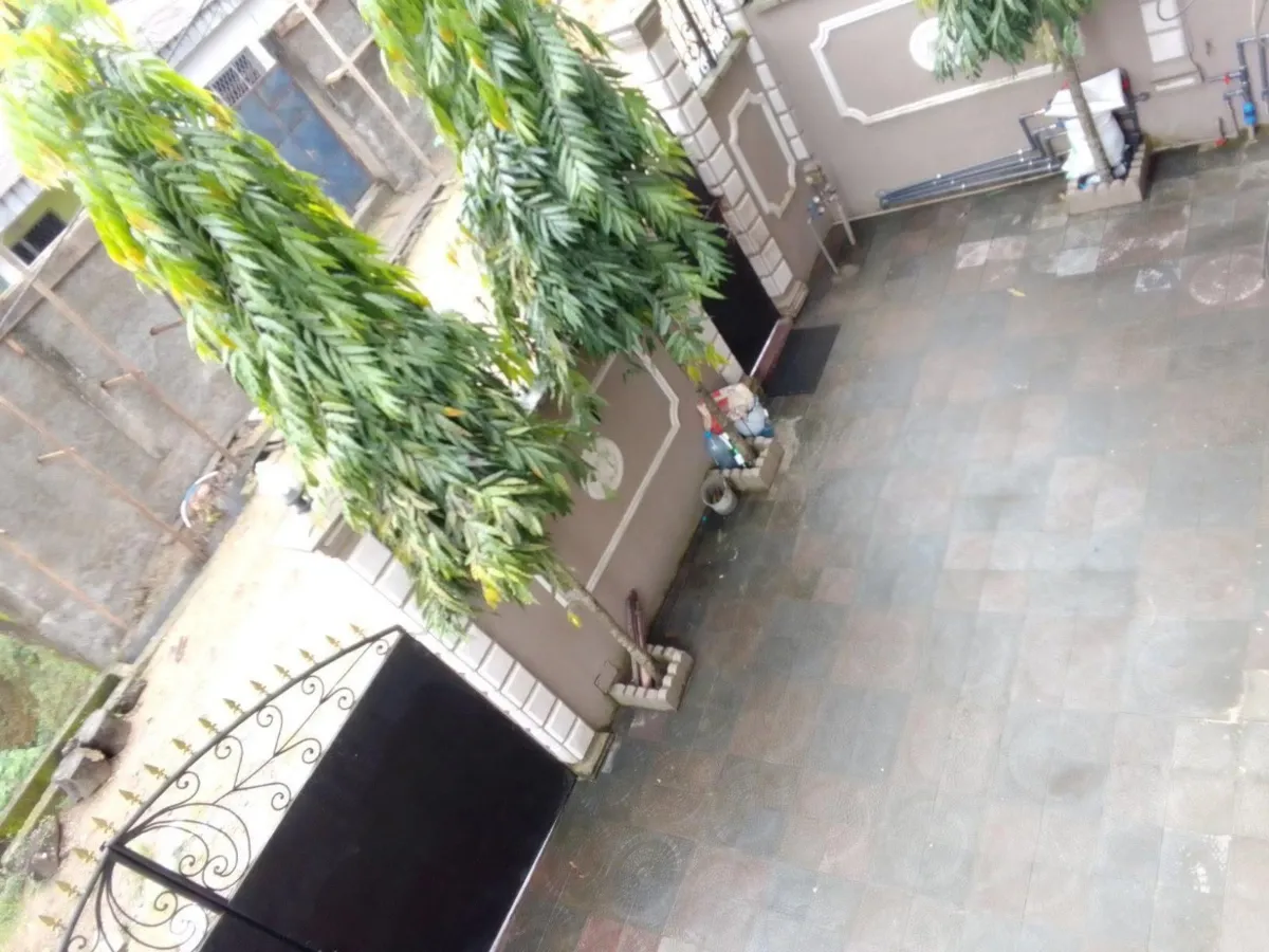 Très vaste studio moderne haut standing à louer à Ndogbassi