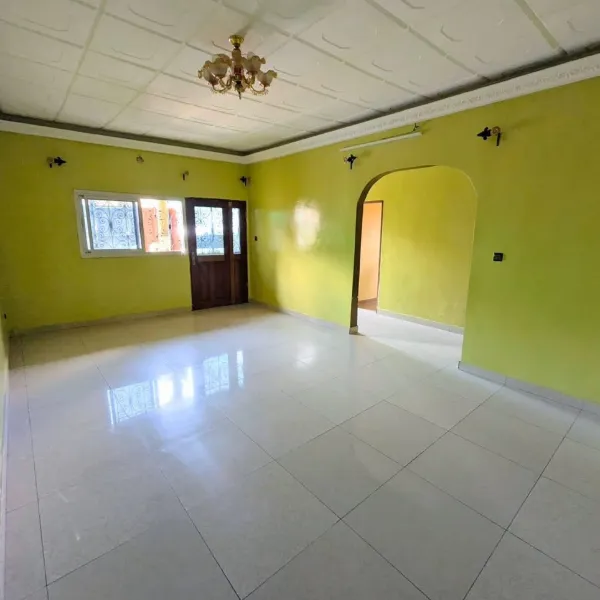 Appartement individuel 3 chambres à louer à Ngousso