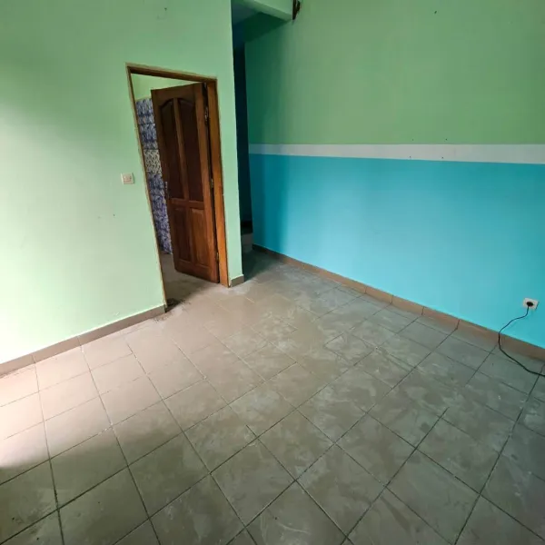 Studio moderne à louer à Wague Nkolfoulou