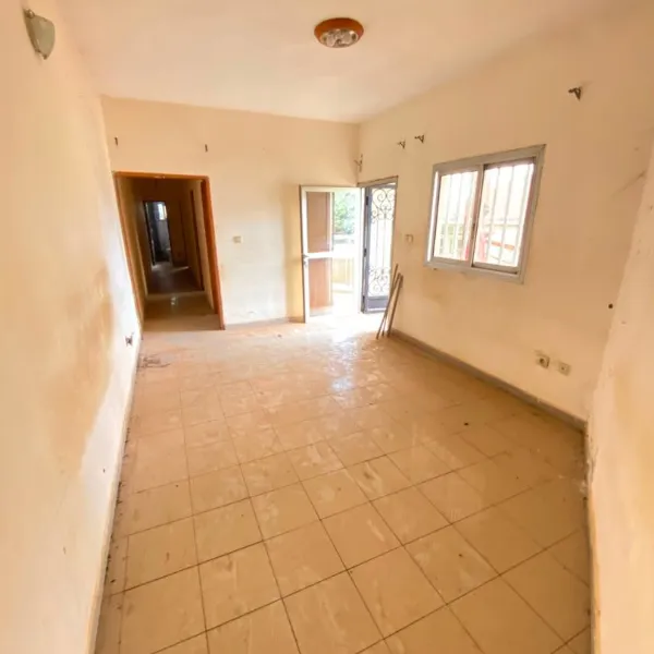 Appartement 2 chambres à louer à Oyom-Abang