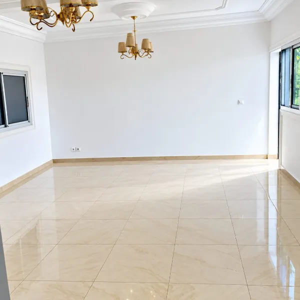 Appartement haut standing 2 chambres à louer à Yassa derrière les logements sociaux