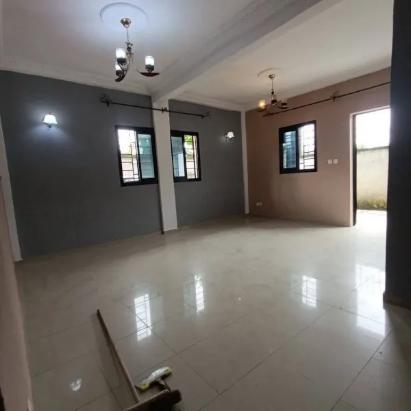 Vaste appartement 2 chambres à louer à Nyalla Pariso