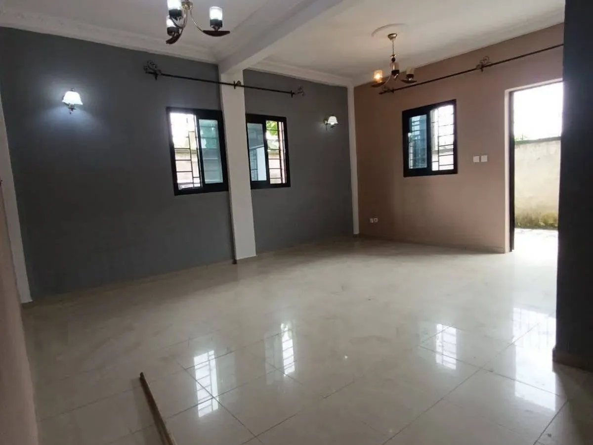 Vaste appartement 2 chambres à louer à Nyalla Pariso